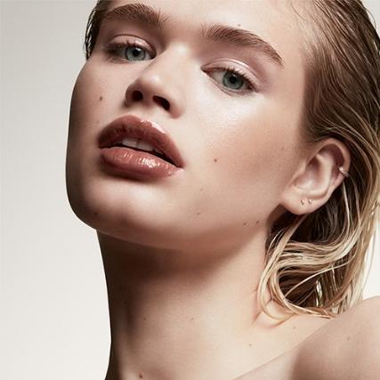 Fenty Beauty Gloss Bomb Universal Lip Luminizer - RiRi Item | Buy Fenty Beauty Gloss Bomb Universal Lip Luminizer - RiRi | SPOP Enterprise Global